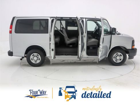 Used 2017 Chevrolet Express 2500 LS image 2