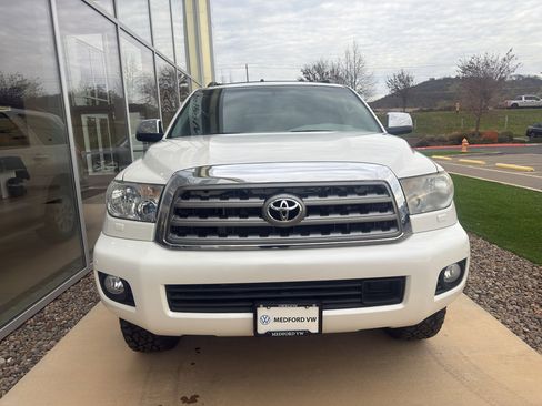 Used 2013 Toyota Sequoia Platinum image 2