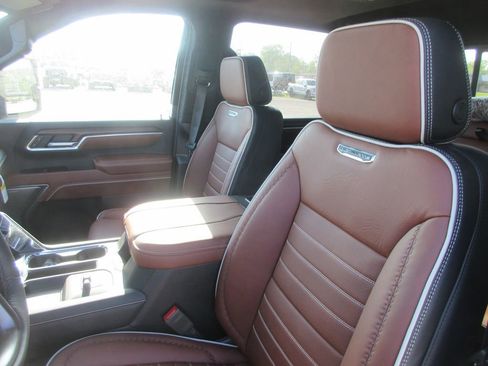 New 2026 GMC Sierra 2500 Denali Ultimate AWD/4WD image 13