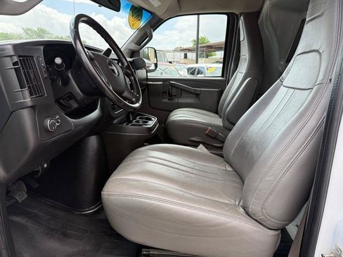 Used 2023 GMC Savana 2500 w/ Driver Convenience Package RWD image 9