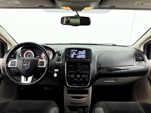 Used 2017 Dodge Grand Caravan SE w/ UConnect Hands-Free Group FWD image 19