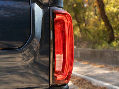 Used 2019 GMC Sierra 1500 SLT w/ SLT Premium Plus Package image 13