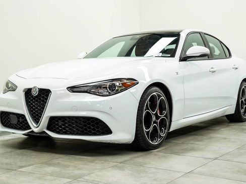 Used 2022 Alfa Romeo Giulia Ti w/ Active Assist Plus Package RWD image 7