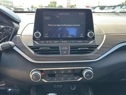 Used 2025 Nissan Altima 2.5 SV FWD image 12