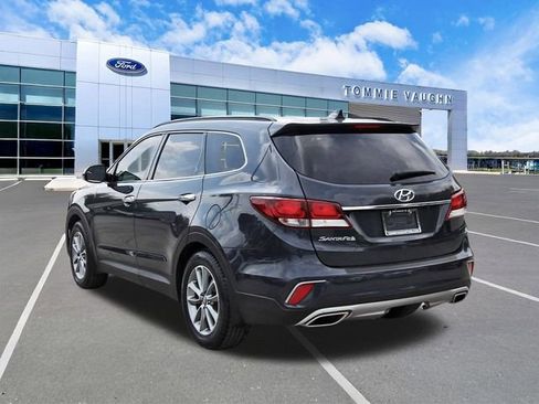 Used 2018 Hyundai Santa Fe SE w/ Cargo Package image 2