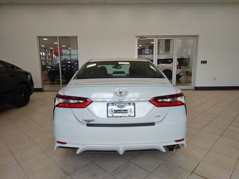 Used 2024 Toyota Camry SE FWD image 4
