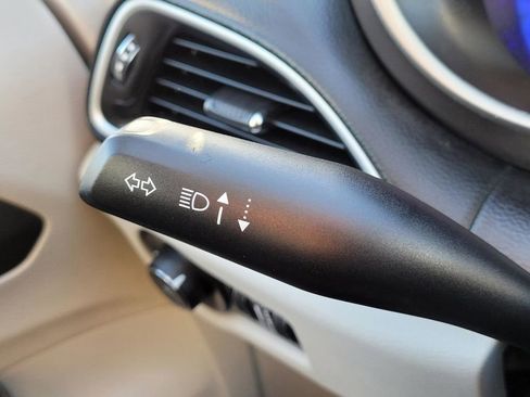 Used 2023 Chrysler Pacifica Touring-L image 33