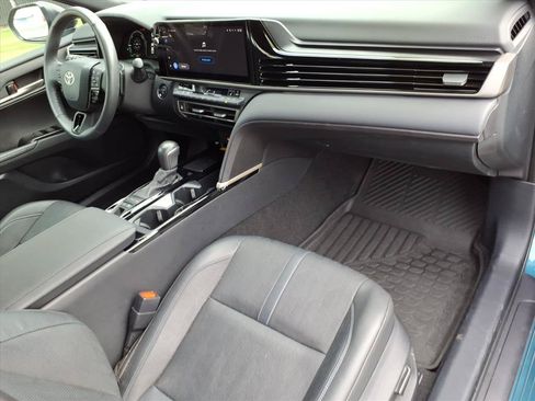Used 2025 Toyota Camry XSE FWD image 19
