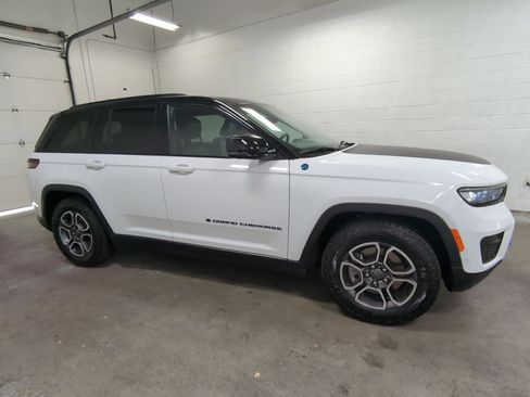 Used 2022 Jeep Grand Cherokee Trailhawk w/ Advanced Protech Group II AWD/4WD image 2