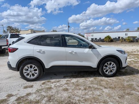 Used 2023 Ford Escape Active AWD/4WD image 3