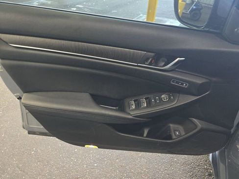 Used 2021 Honda Accord Touring image 15