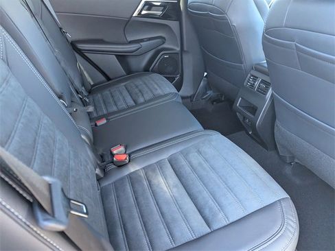 New 2025 Mitsubishi Outlander SE image 9