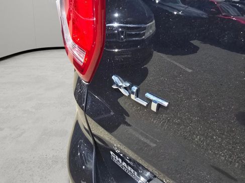 Used 2019 Ford Explorer XLT w/ Equipment Group 202A AWD/4WD image 18