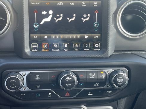 Used 2022 Jeep Wrangler Unlimited Rubicon 4xe AWD/4WD image 16