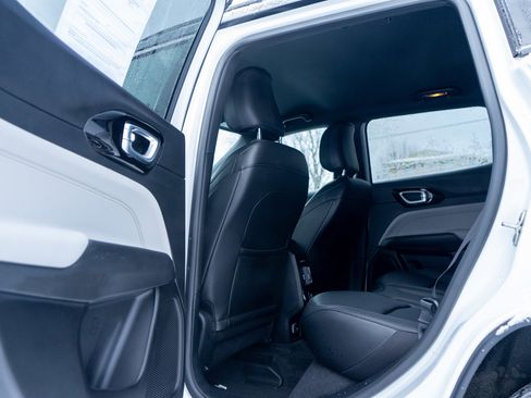 Used 2024 Jeep Compass Limited image 26