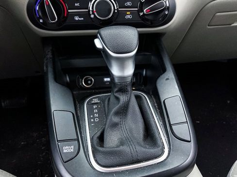 Certified 2023 Kia Soul LX image 16