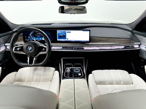 Used 2023 BMW 760i xDrive w/ Luxury Rear Seating Package AWD/4WD image 14