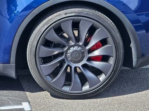 Used 2024 Tesla Model Y Performance image 4