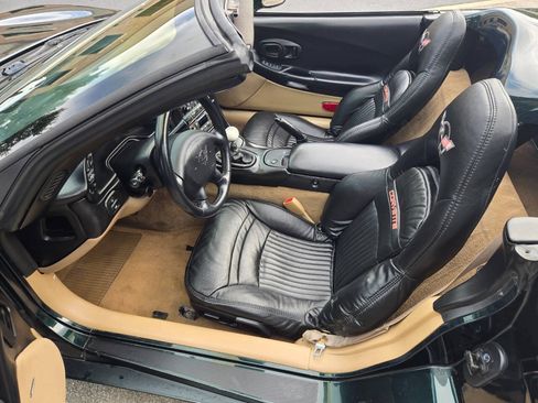 Used 2000 Chevrolet Corvette Convertible w/ Performance Handling Pkg RWD image 20