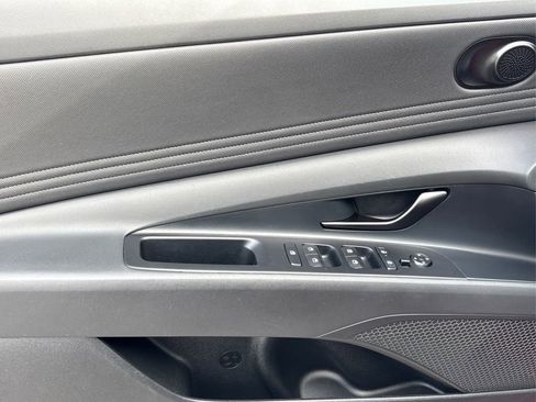 Certified 2025 Hyundai Elantra Sport image 23