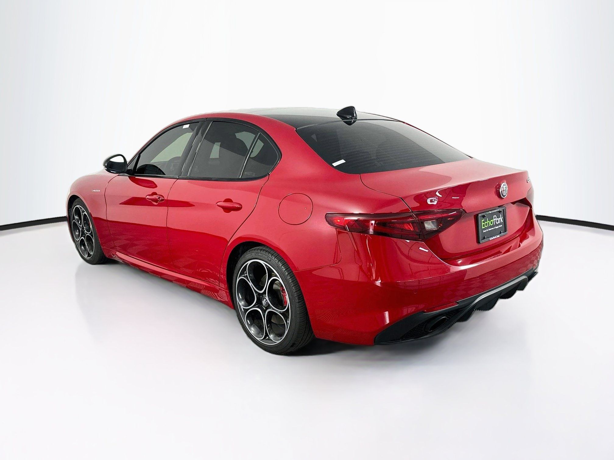 Used 2023 Alfa Romeo Giulia Veloce RWD image 5