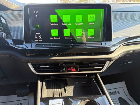 Used 2025 Volkswagen Atlas Cross Sport SEL image 36