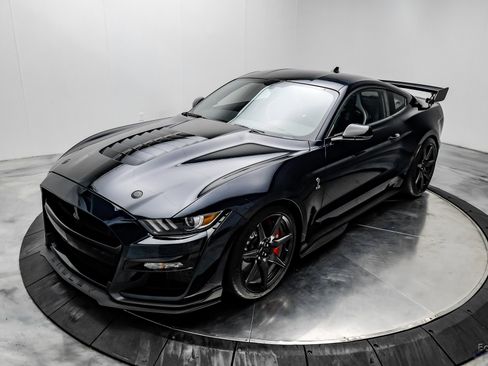 Used 2021 Ford Mustang Shelby GT500 w/ Carbon Fiber Track Pack image 4