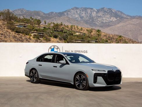 Certified 2025 BMW 760i xDrive w/ Executive Package image 1