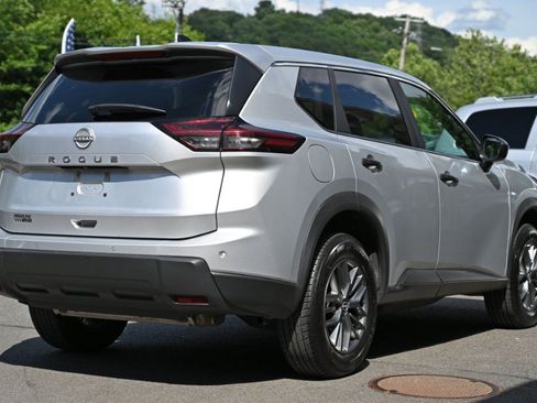 Used 2024 Nissan Rogue S FWD image 5