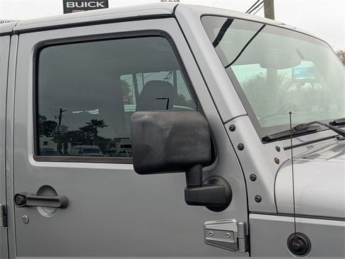 Used 2016 Jeep Wrangler Unlimited Sahara image 11