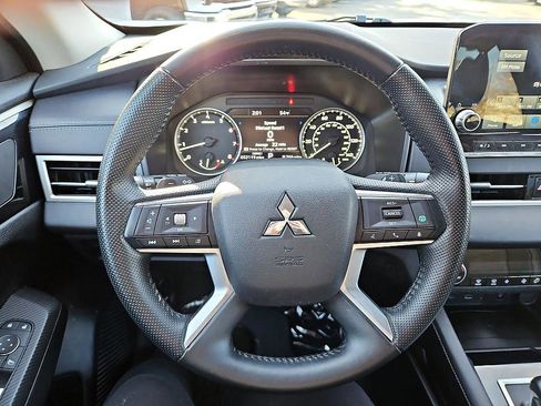 Used 2024 Mitsubishi Outlander SE image 19