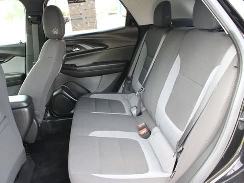 Used 2022 Chevrolet TrailBlazer LT FWD image 17