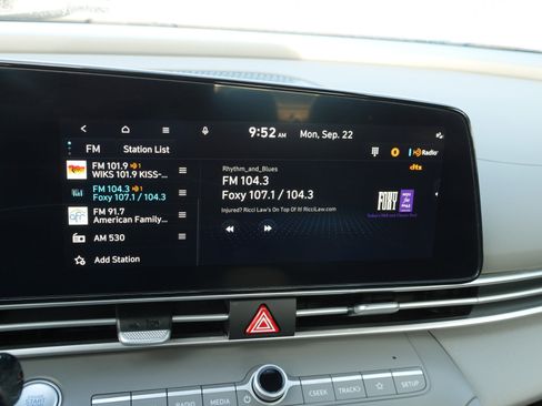 Used 2023 Hyundai Elantra SEL w/ Convenience Package image 26