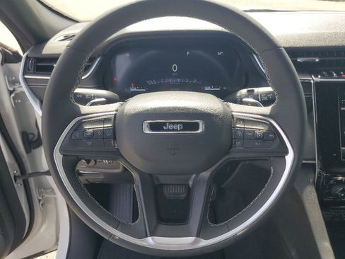 Used 2023 Jeep Grand Cherokee Altitude AWD/4WD image 13