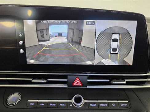 Used 2024 Hyundai Elantra Limited FWD image 33