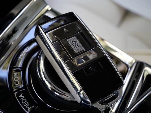 Used 2022 Rolls-Royce Phantom Extended Wheelbase w/ The Phantom Package RWD image 38