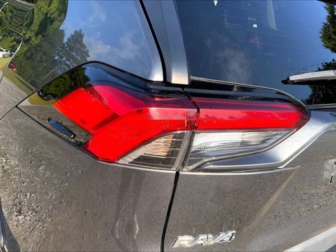 Used 2021 Toyota RAV4 XLE Premium FWD image 28
