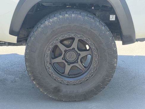 Used 2023 Toyota Tacoma TRD Off-Road w/ Advanced Technology Package AWD/4WD image 14