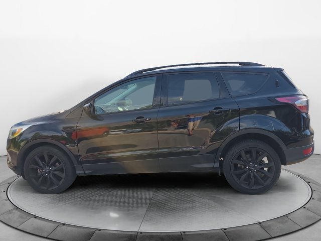 Used 2017 Ford Escape SE w/ Equipment Group 201A FWD image 2
