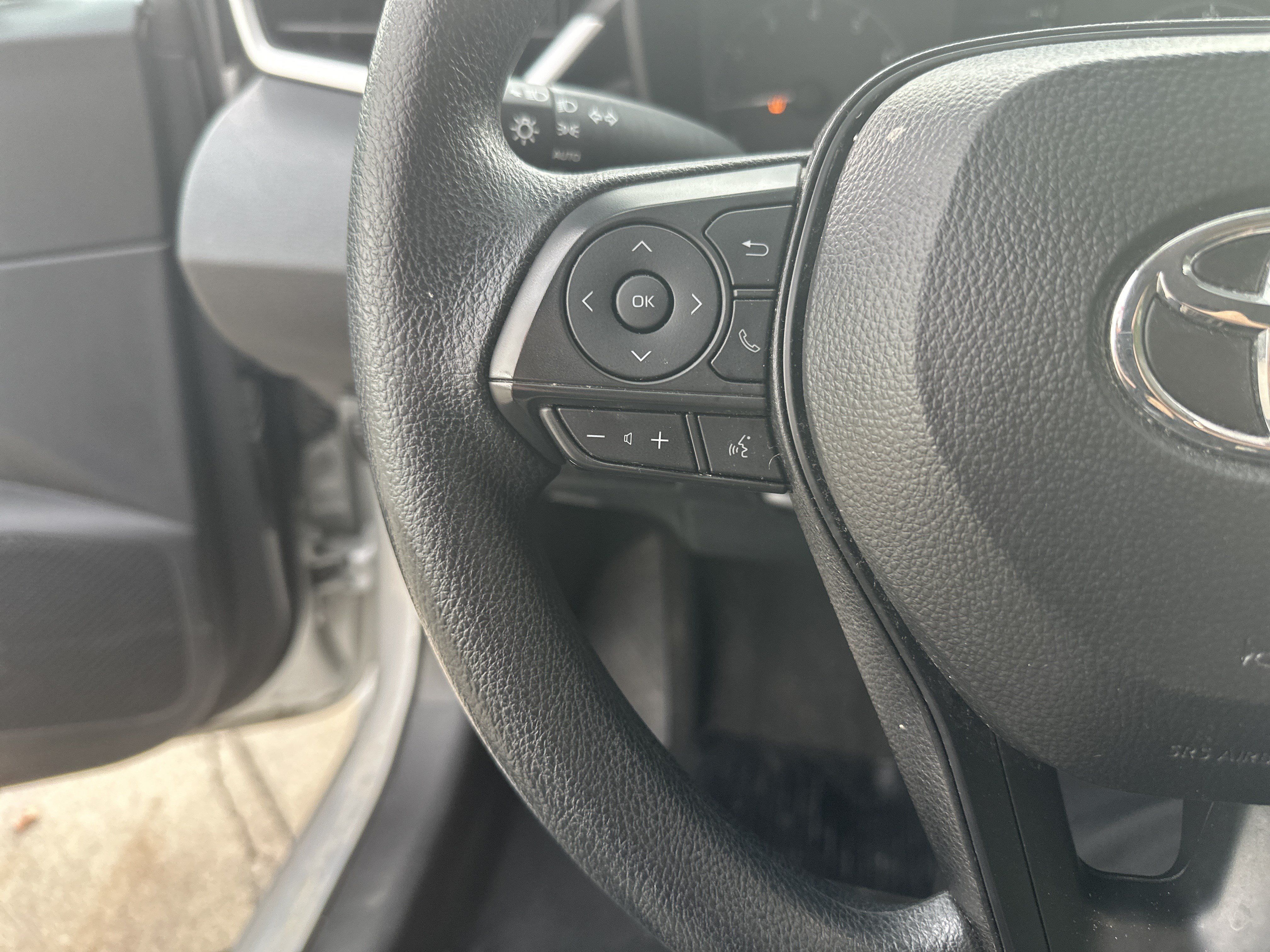 Used 2025 Toyota Corolla LE FWD image 18
