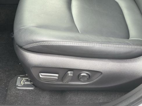 Used 2023 Toyota RAV4 XLE Premium image 19