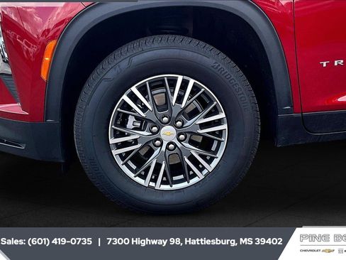 Used 2026 Chevrolet Traverse LT FWD image 7