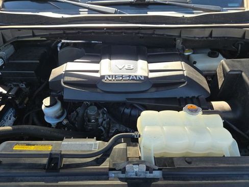 Used 2018 Nissan Titan SL image 32