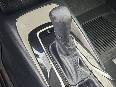 Used 2022 Toyota Corolla LE image 14