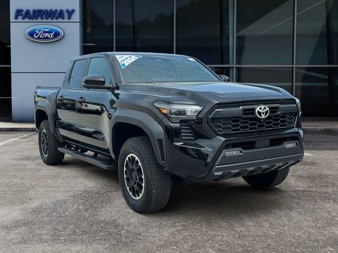 Used 2024 Toyota Tacoma TRD Off-Road w/ TRD Off Road Premium Package AWD/4WD image 2