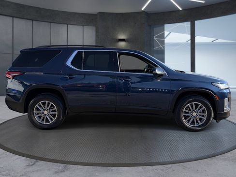 Used 2023 Chevrolet Traverse LT FWD image 7