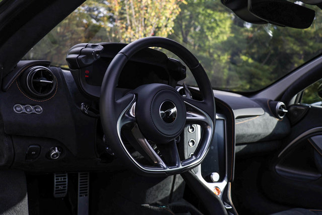 Used 2025 McLaren 750S RWD image 18