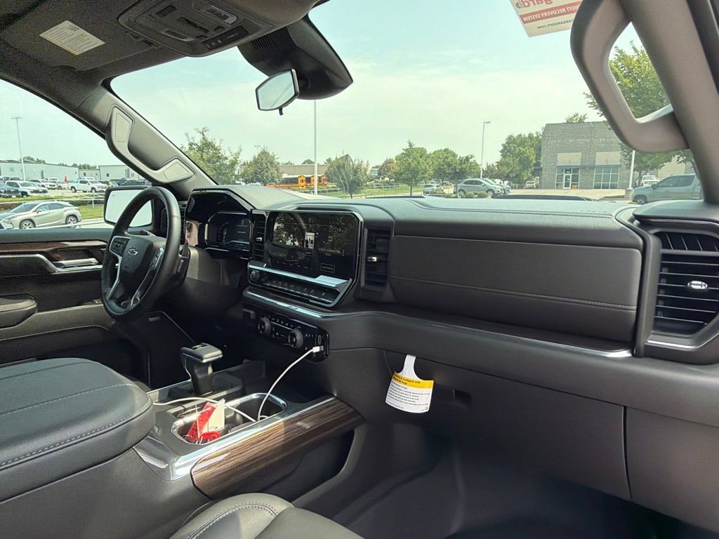 Used 2023 Chevrolet Silverado 1500 LT Trail Boss w/ Convenience Package II AWD/4WD image 29