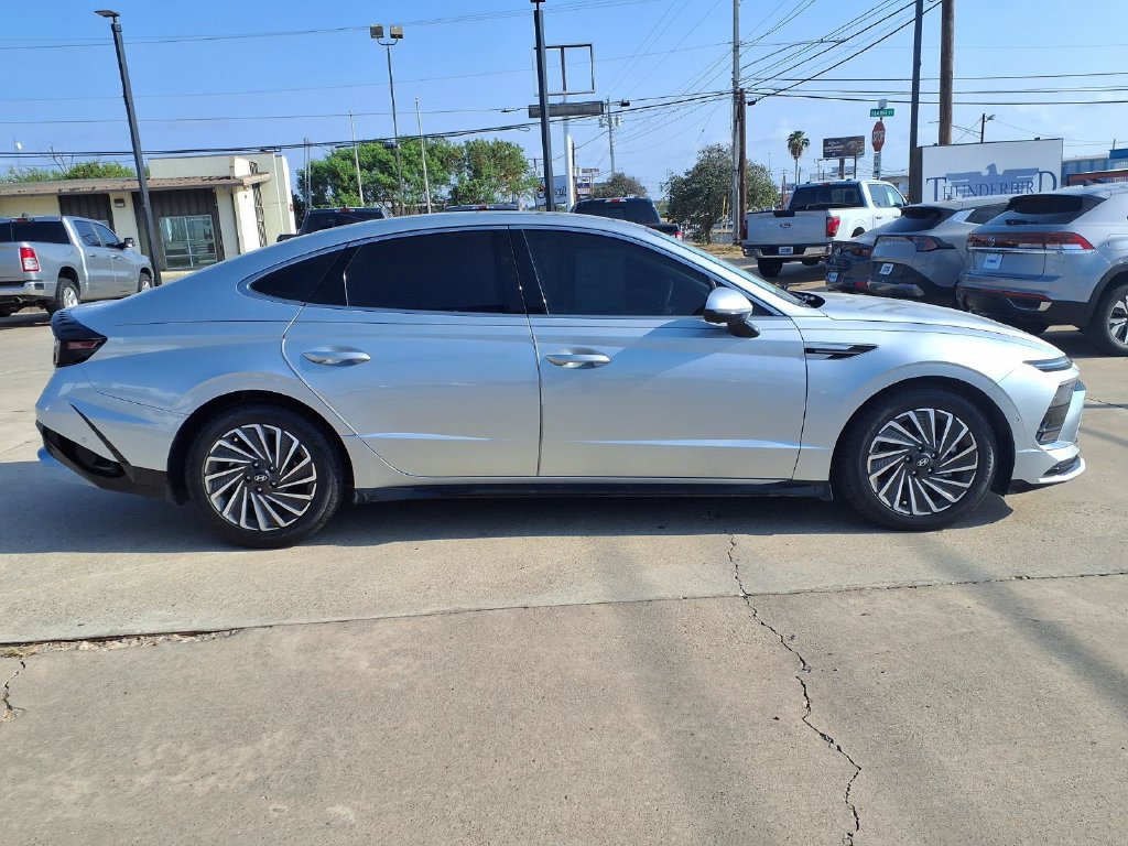 Used 2025 Hyundai Sonata Limited FWD image 9