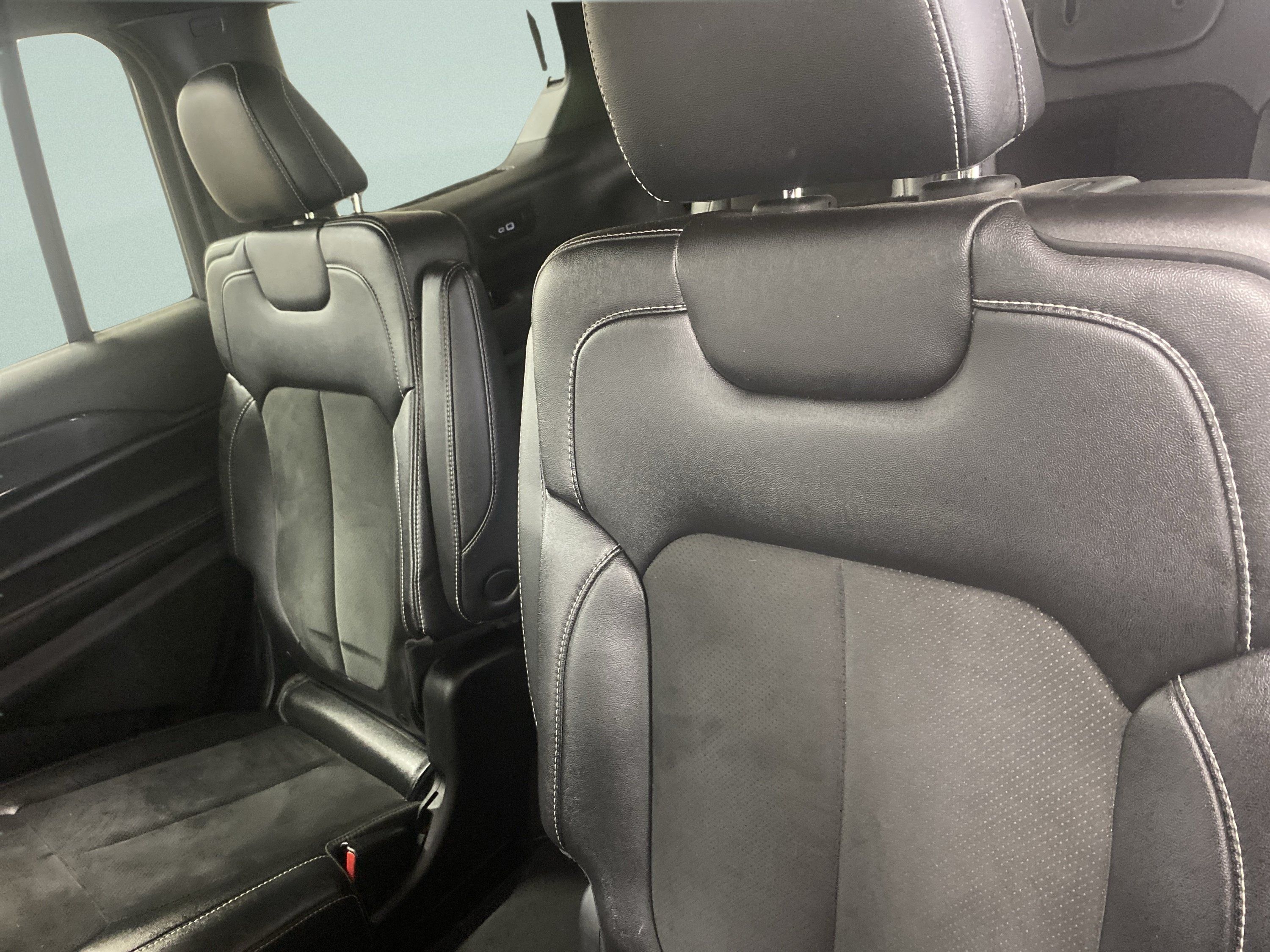 Used 2023 Jeep Grand Cherokee L Laredo AWD/4WD image 11